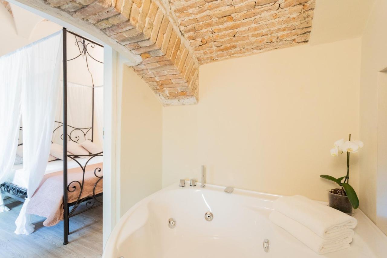 Romantic Escape City Centre With Jacuzzi & Parking By Rent All Como Exterior photo