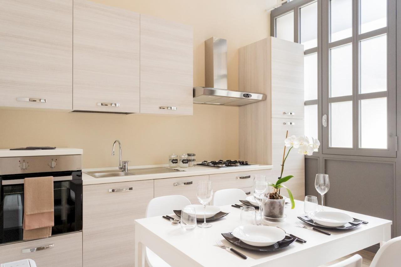 Romantic Escape City Centre With Jacuzzi & Parking By Rent All Como Exterior photo