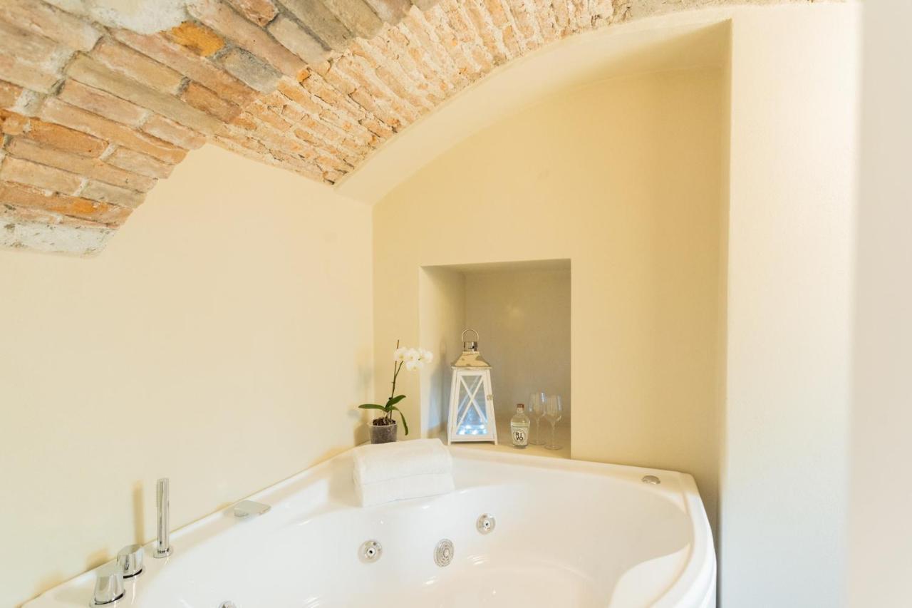 Romantic Escape City Centre With Jacuzzi & Parking By Rent All Como Exterior photo