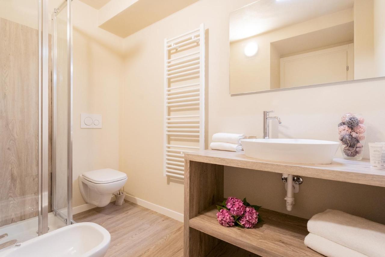 Romantic Escape City Centre With Jacuzzi & Parking By Rent All Como Exterior photo