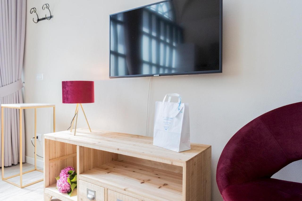 Romantic Escape City Centre With Jacuzzi & Parking By Rent All Como Exterior photo