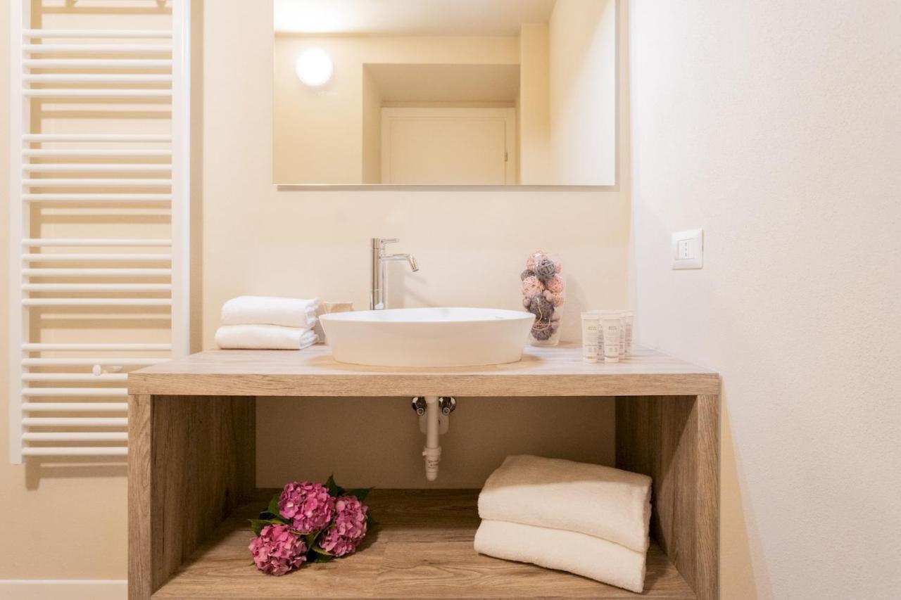 Romantic Escape City Centre With Jacuzzi & Parking By Rent All Como Exterior photo
