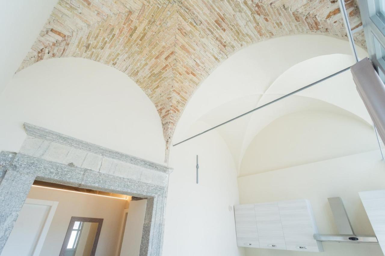 Romantic Escape City Centre With Jacuzzi & Parking By Rent All Como Exterior photo