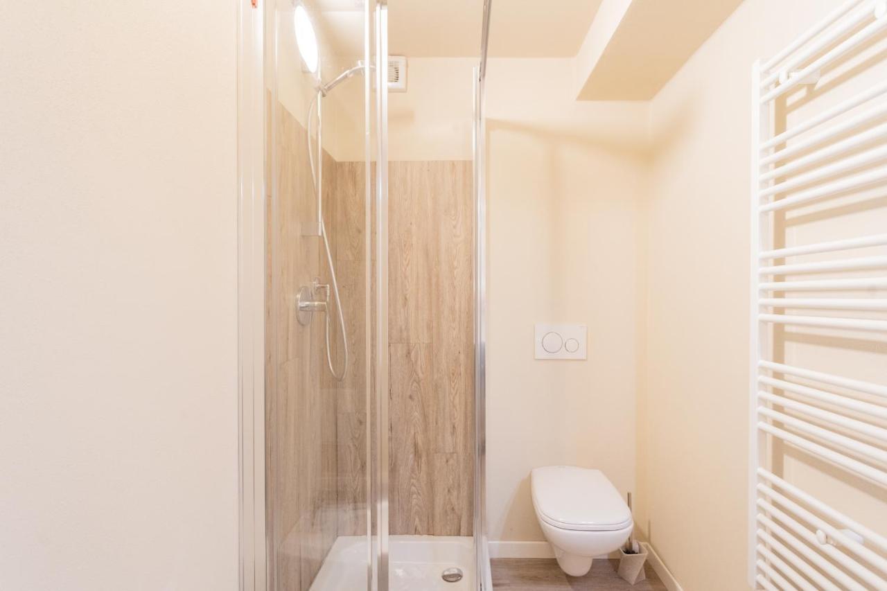 Romantic Escape City Centre With Jacuzzi & Parking By Rent All Como Exterior photo